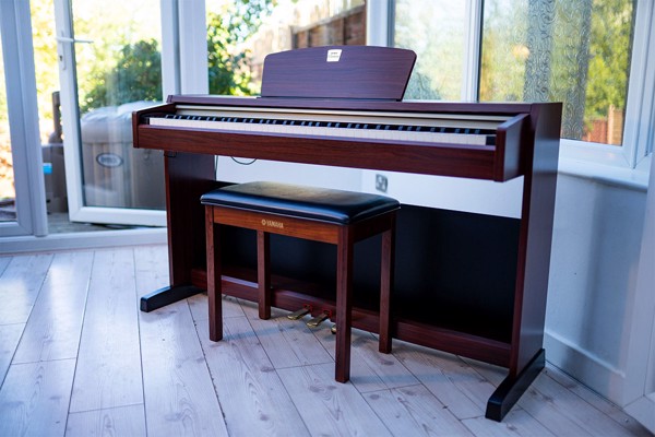 Piano điện Yamaha CLP 220